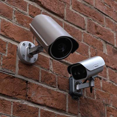 Güvenlik Kamerası Sistemi Nasıl Seçilir? CCTV ve IP Kamera Rehberi